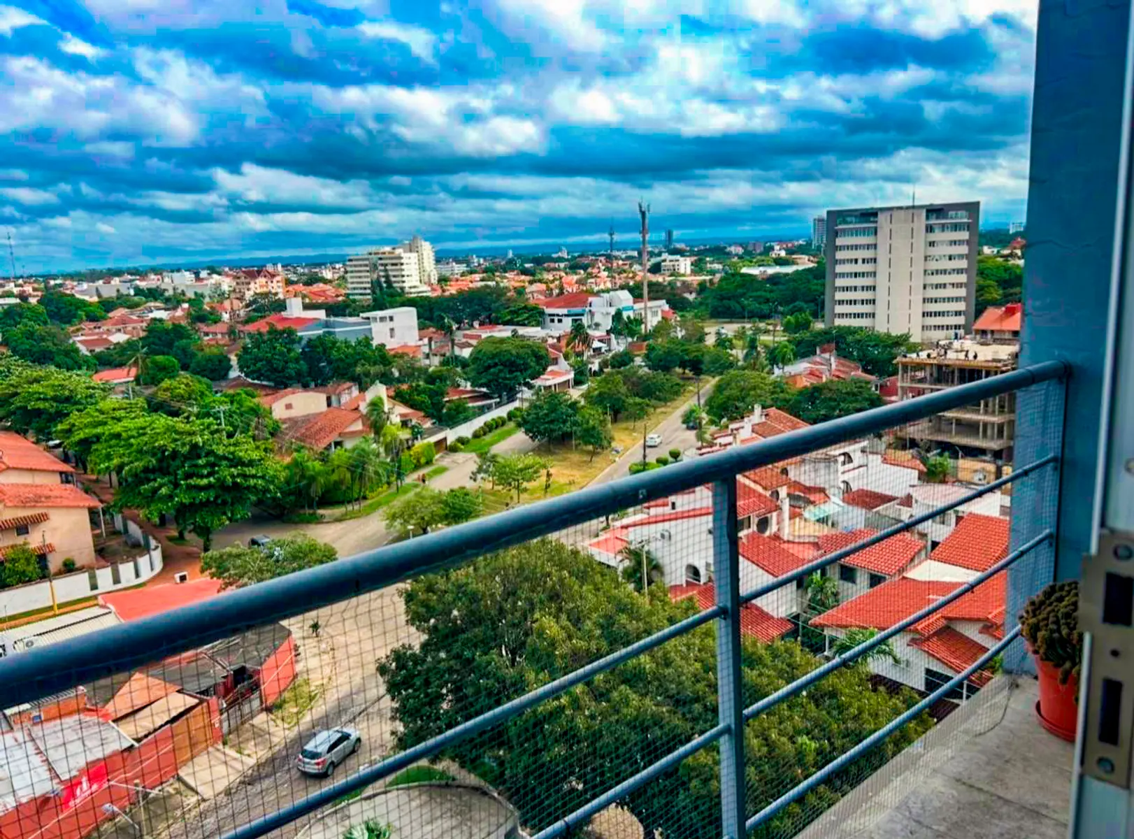 Vista desde un departamento hacia el barrio Urbarí